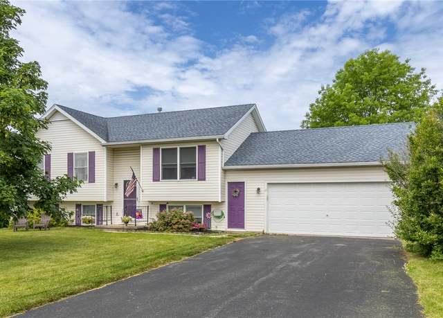 Property at 11 Wenrich Cir, Henrietta, NY 14586, 3 beds, 1.5 baths