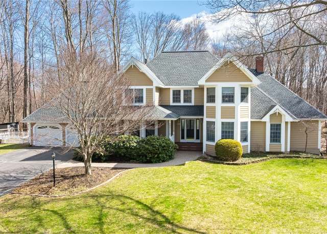 Property at 140 Eastman Est, Irondequoit, NY 14622, 4 beds, 3.5 baths