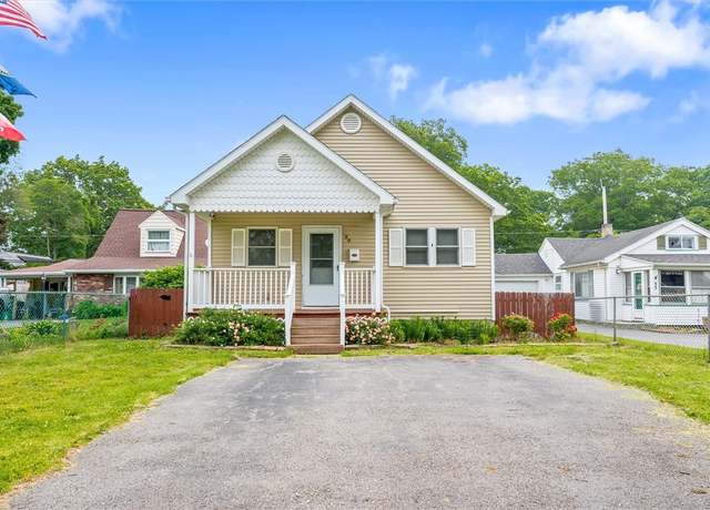 Property at 39 Castleford Rd, Greece, NY 14616, 2 beds, 1 bath