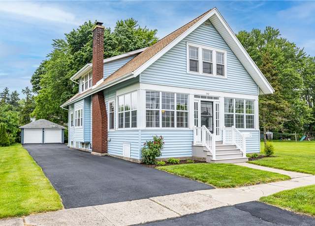 Property at 342 W Oak Orchard St, Shelby, NY 14103, 4 beds, 1.5 baths