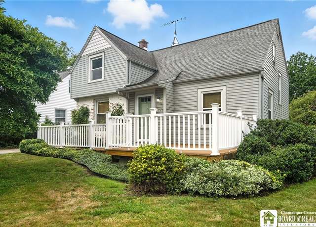 Property at 421 Lamarck Dr, Cheektowaga, NY 14225, 3 beds, 1.5 baths