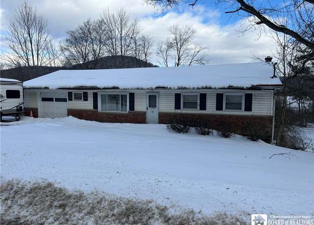 Property at 46 Parkside Dr, Carrollton, NY 14753, 3 beds, 2 baths