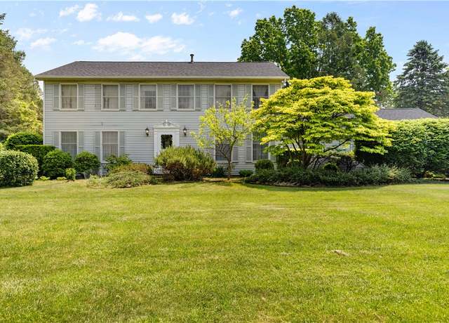 Property at 2 Hunters Pointe, Pittsford, NY 14534, 5 beds, 2.5 baths