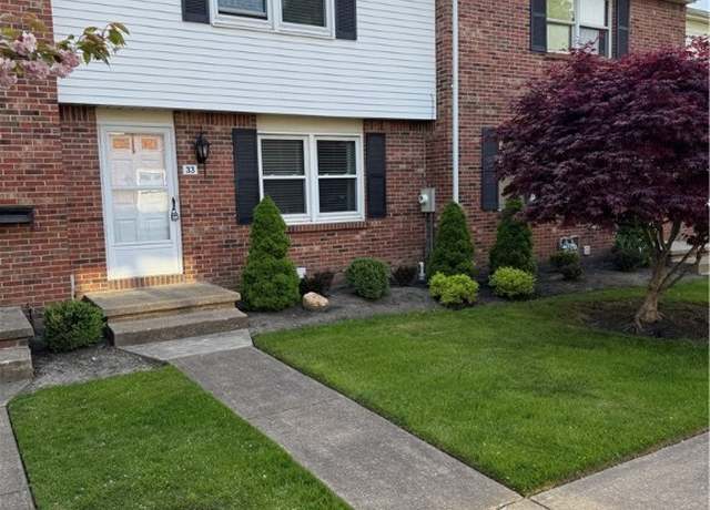 Property at 33 Wimbledon Ln, West Seneca, NY 14224, 2 beds, 1.5 baths