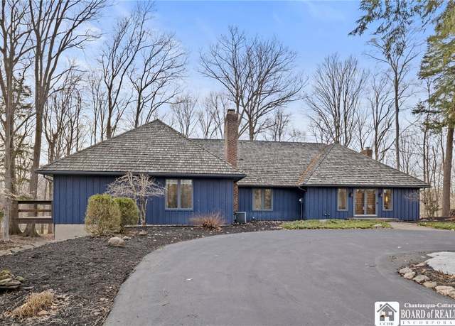 Property at 70 Muirfield Dr, Elma, NY 14052, 4 beds, 4 baths