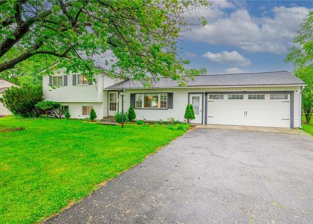 Property at 132 Summer Sky Dr, Henrietta, NY 14623, 3 beds, 1.5 baths