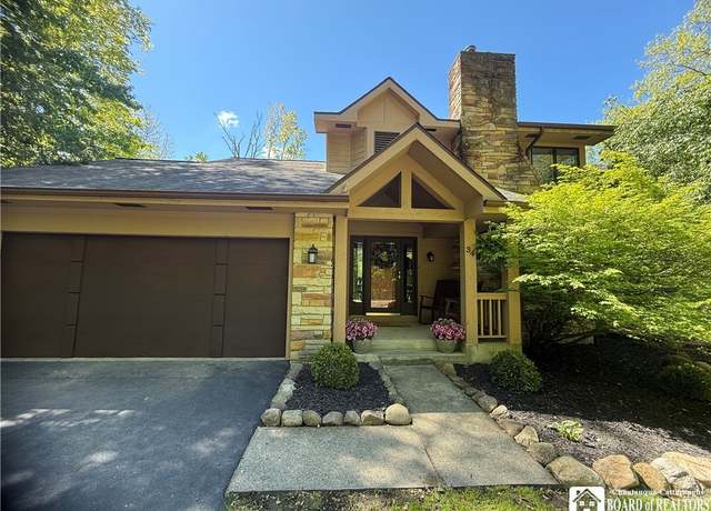 Property at 34 Parkdale Dr, Jamestown, NY 14701, 4 beds, 2.5 baths