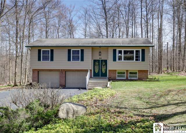 Property at 44 Fairwood Dr, Busti, NY 14750, 3 beds, 2.5 baths