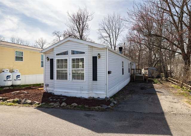 Property at 7 Mainview Dr, Penfield, NY 14625, 3 beds, 2 baths