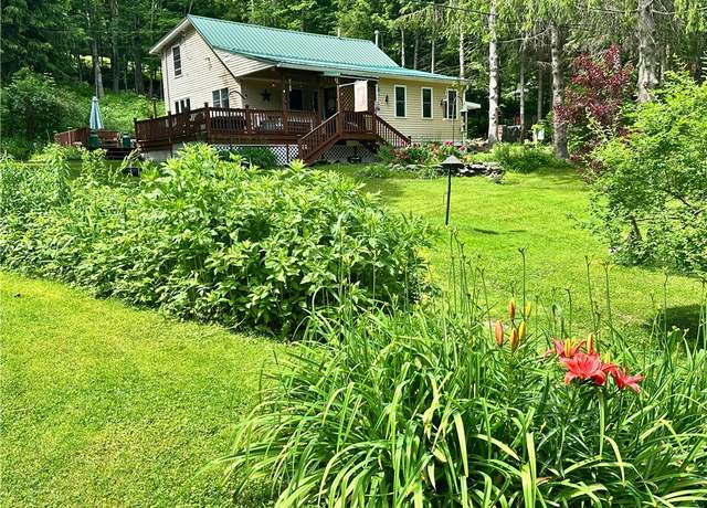 Property at 74 Fronckowiak Rd, Middletown, NY 12455, 4 beds, 1.5 baths