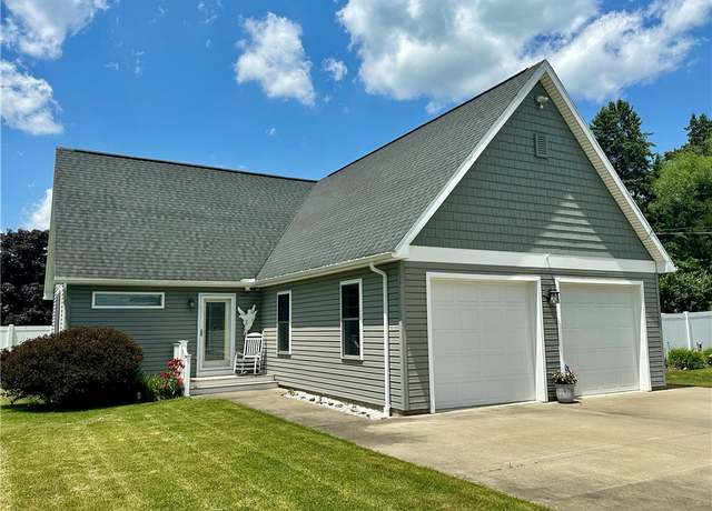 Property at 187 Seaward Ave, Bradford City, PA 16701, 2 beds, 1.5 baths