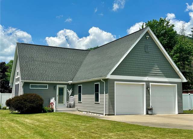 Property at 187 Seaward Ave, Bradford City, PA 16701, 2 beds, 1.5 baths