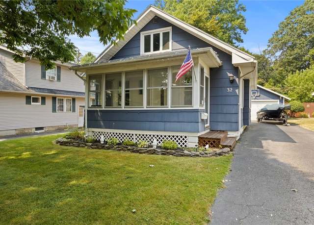 Property at 32 Brookridge Dr, Greece, NY 14616, 3 beds, 2 baths