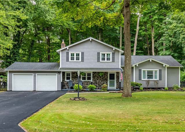 Property at 725 Gasberry Ln, Webster, NY 14580, 4 beds, 1.5 baths