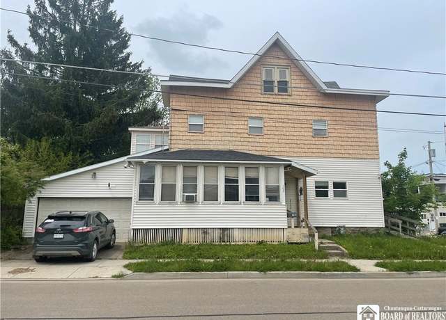 Property at 102 Broadhead Ave, Jamestown, NY 14701, 4 beds, 1.5 baths