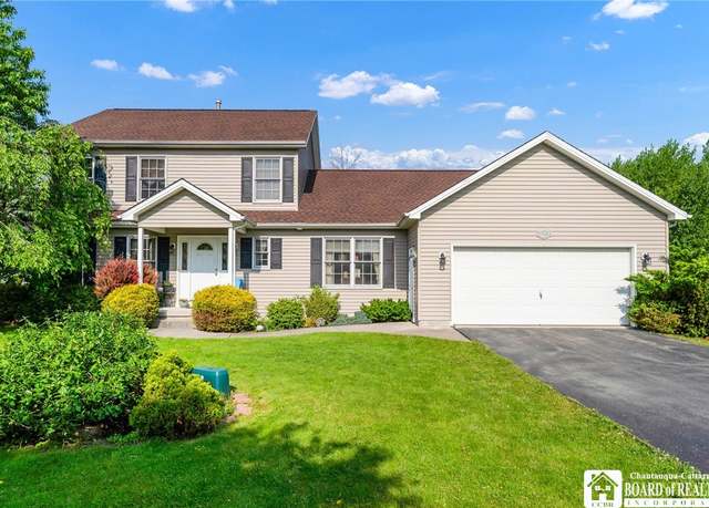 Property at 7080 Goodrich Rd, Clarence, NY 14032, 5 beds, 2.5 baths