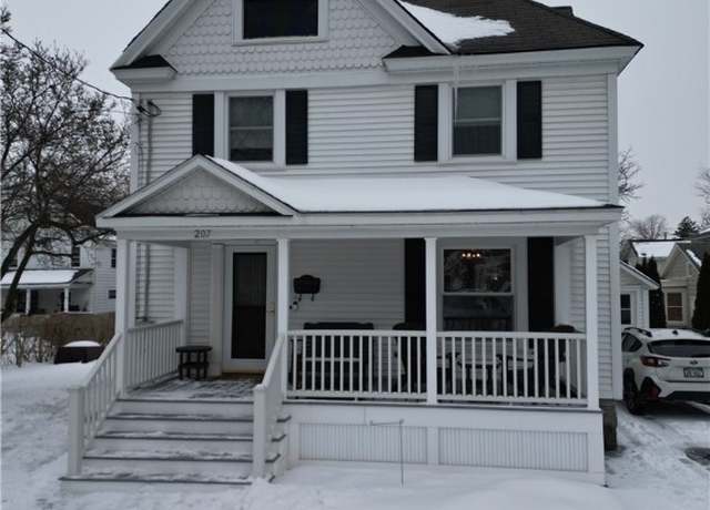 Property at 207 S Seward Ave, Auburn, NY 13021, 3 beds, 2.5 baths
