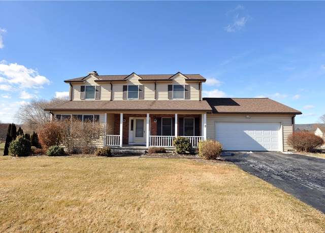 Property at 3 Chelsea Dr, Horseheads, NY 14845, 5 beds, 3.5 baths