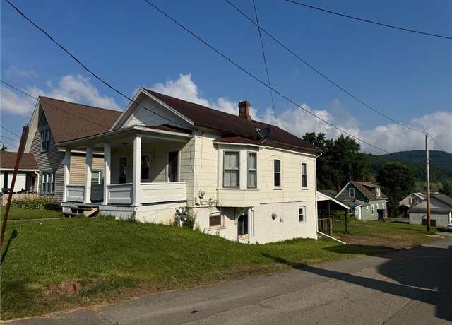 Property at 49 Cornen St, Bradford City, PA 16701, 3 beds, 1.5 baths