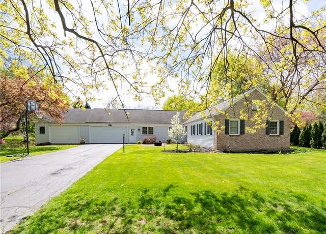 Property at 5 Cricket Hill Dr, Pittsford, NY 14534, 4 beds, 2.5 baths