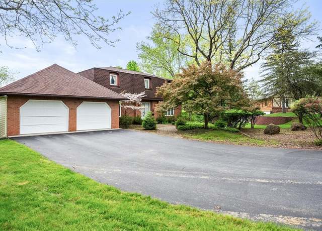 Property at 14 Fellview Dr, Pittsford, NY 14534, 5 beds, 3 baths