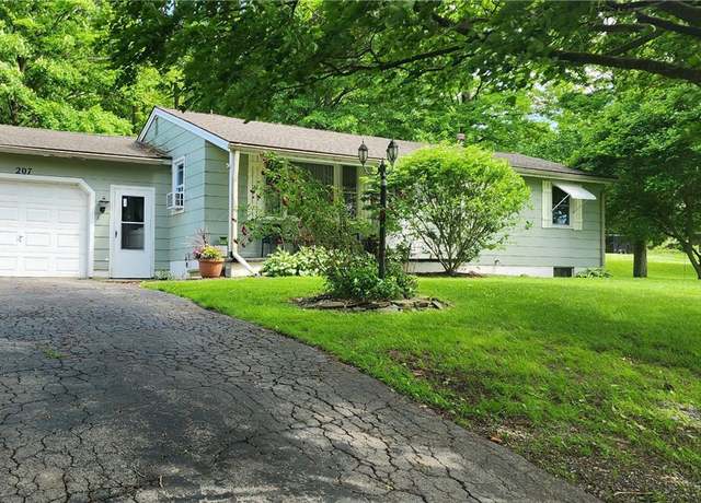 Property at 207 County Road 7, Manchester, NY 14432, 3 beds, 1 bath