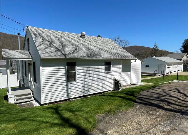 Property at 29 Royal Ave, Bradford Town, PA 16701, 2 beds, 1 bath