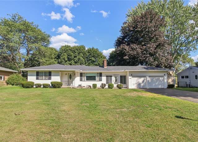Property at 33 Wedgewood Dr, Gates, NY 14624, 2 beds, 2 baths