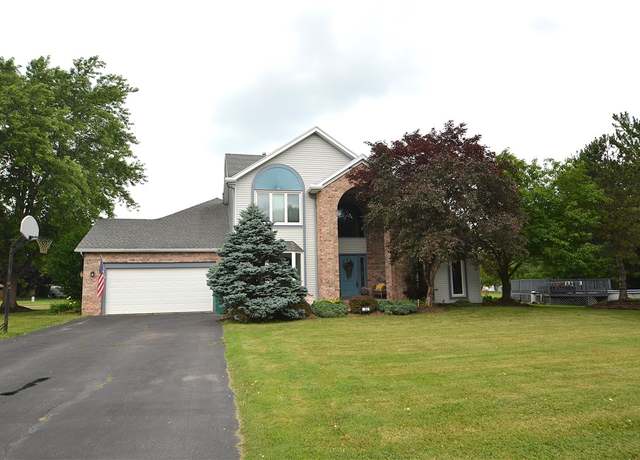 Property at 122 Thorn Apple Ln, Greece, NY 14626, 4 beds, 4 baths