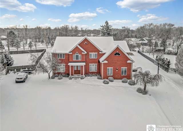 Property at 5298 Mallard Roost Ct, Clarence, NY 14211, 4 beds, 2.5 baths