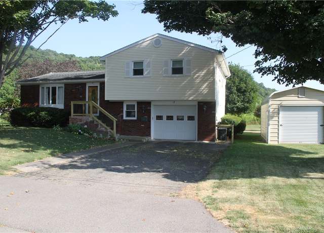 Property at 17 Hillview Dr, Bath, NY 14810, 3 beds, 1.5 baths