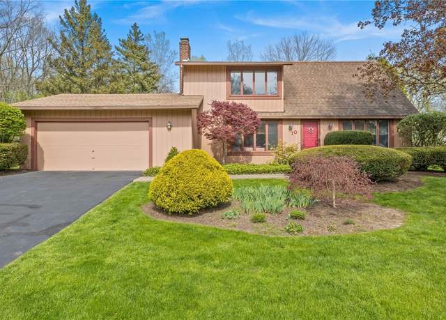 Property at 10 Fallbrook Cir, Penfield, NY 14625, 3 beds, 2 baths