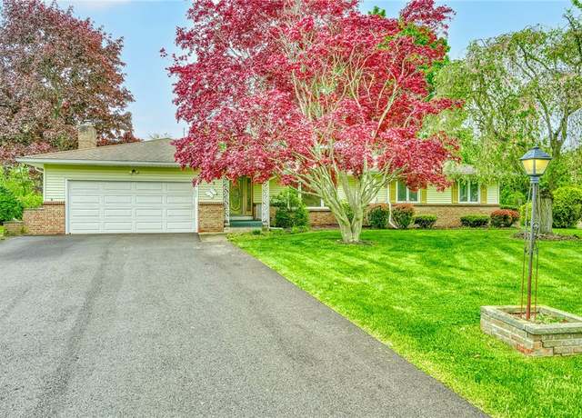 Property at 703 Shadowwood Ln, Webster, NY 14580, 3 beds, 1.5 baths