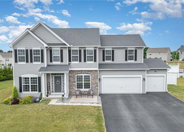 Property at 27 Gainsborough Pl, Henrietta, NY 14586, 5 beds, 2.5 baths