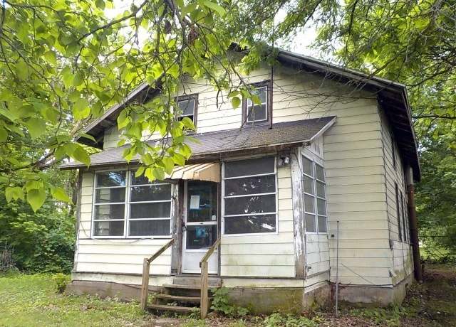 Property at 1140 N Main St, Arcadia, NY 14513, 4 beds, 2 baths