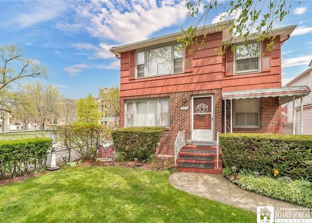 Property at 137 Delaware Rd, Tonawanda, NY 14217, 5 beds, 2 baths