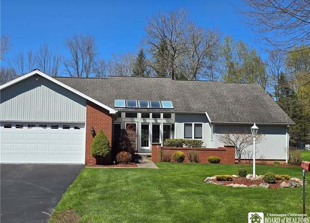 Property at 10 Westbury Ct, Ellicott, NY 14701, 4 beds, 3.5 baths