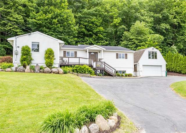 Property at 263 Victor Rd, Perinton, NY 14450, 3 beds, 2 baths