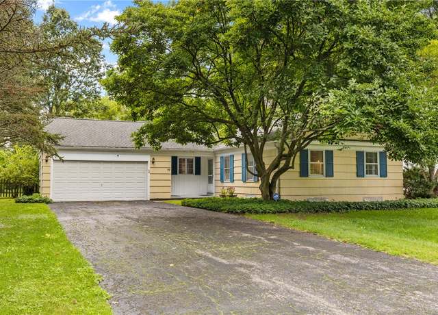 Property at 17 Weyburn Way, Perinton, NY 14450, 3 beds, 1.5 baths
