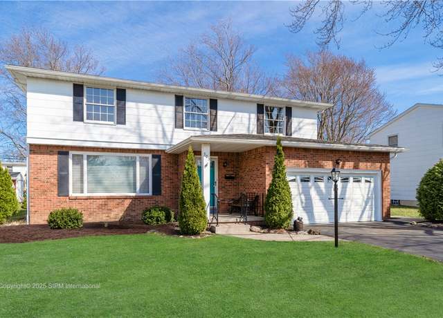 Property at 303 Sprucewood, Amherst, NY 14221, 4 beds, 2.5 baths