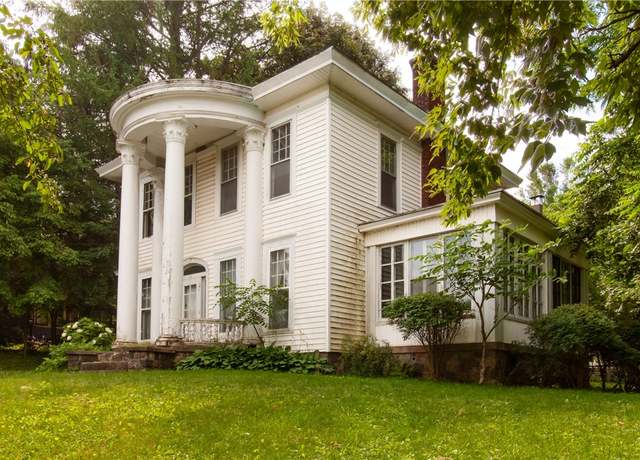 Property at 27 E Main St, Sodus, NY 14551, 6 beds, 2.5 baths