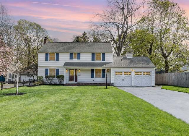 Property at 5 Circle Ct, Irondequoit, NY 14617, 4 beds, 2.5 baths