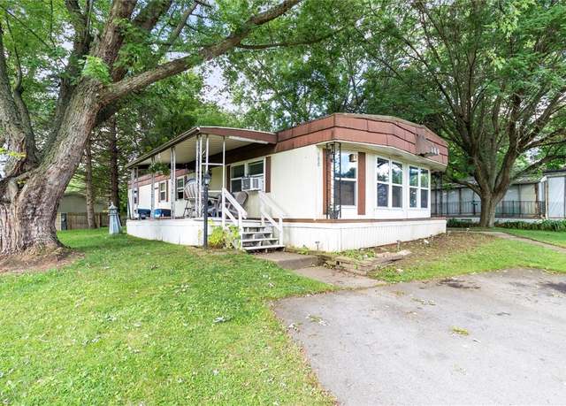Property at 100 Glenview Dr, Manchester, NY 14432, 2 beds, 2 baths