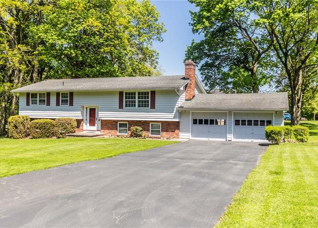 Property at 7 Squire Cir, Penfield, NY 14526, 4 beds, 2 baths