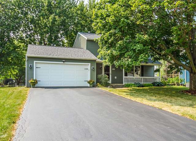 Property at 1564 Hayride Dr, Farmington, NY 14425, 3 beds, 1.5 baths