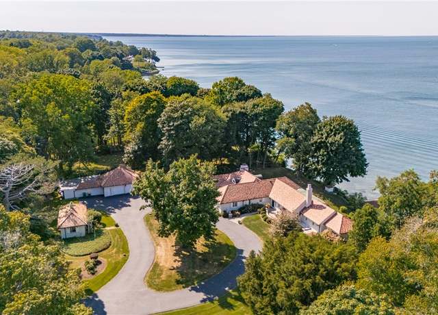 Property at 950 Lake Rd, Webster, NY 14580, 4 beds, 3.5 baths