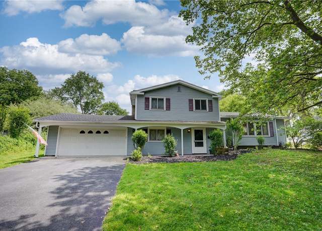 Property at 31 Wedgewood Dr, Penfield, NY 14526, 3 beds, 1.5 baths