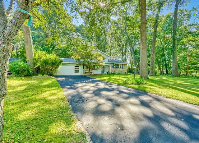 Property at 696 Summit Dr, Webster, NY 14580, 3 beds, 1.5 baths