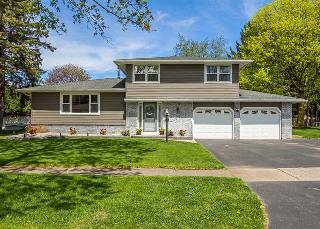 Property at 168 Fox Hall Dr, Irondequoit, NY 14609, 3 beds, 2.5 baths