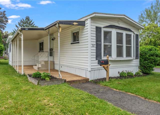 Property at 32 Skyview Dr, Penfield, NY 14625, 2 beds, 1.5 baths